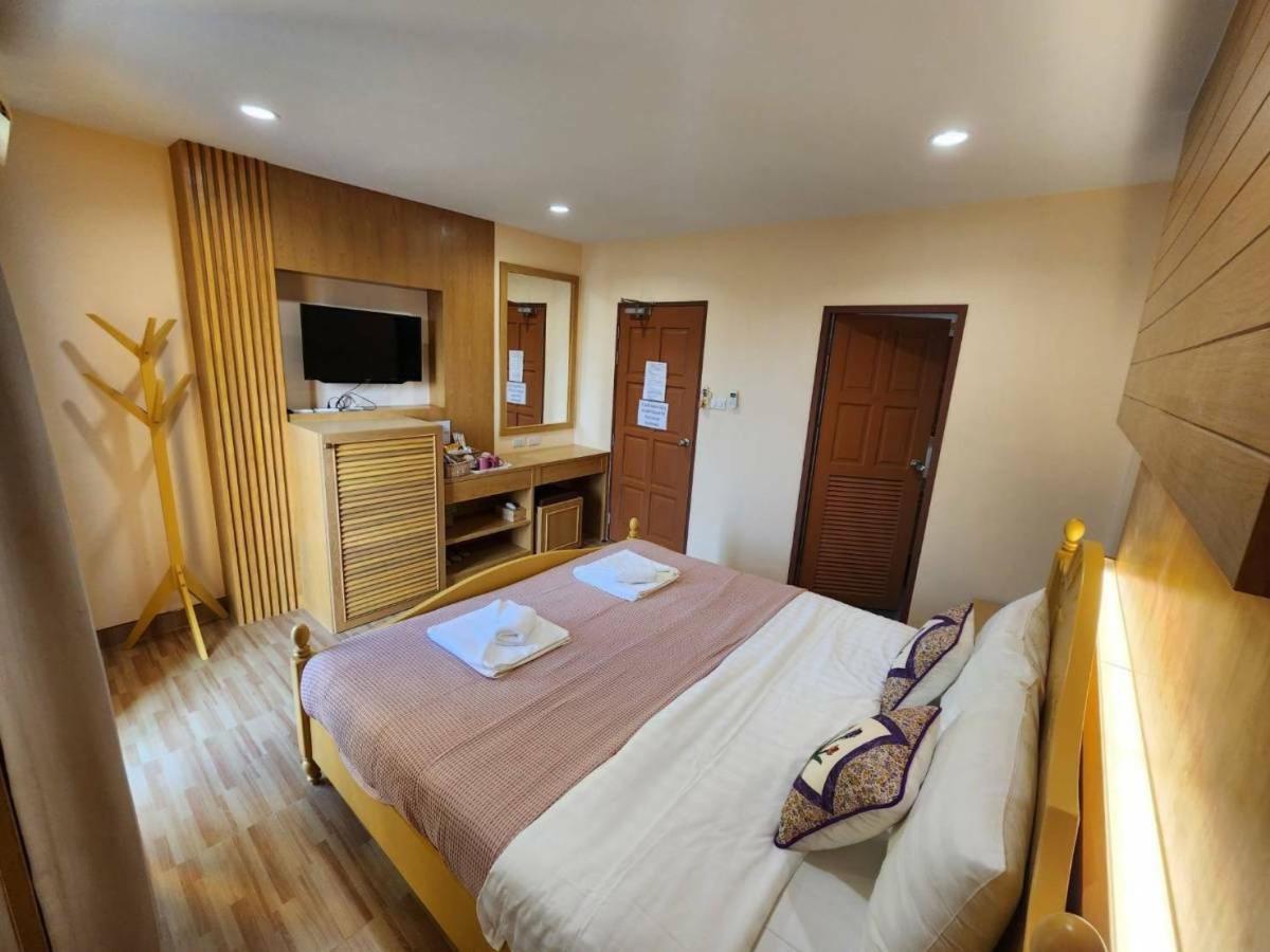 Alaita Hostel Patong ภายนอก รูปภาพ